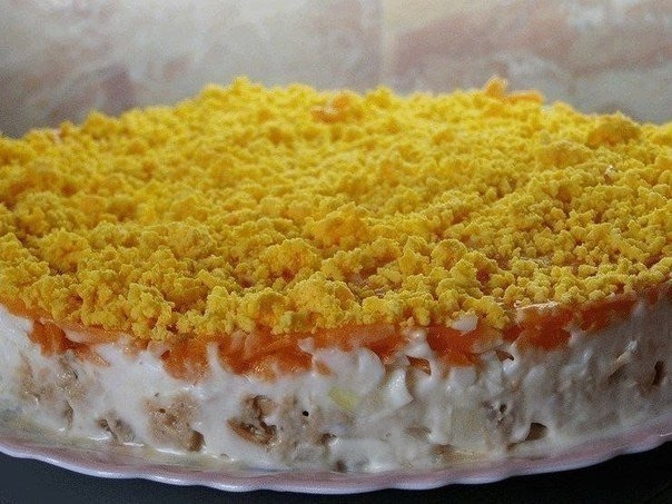 Салат из горбуши консервированной с грибами