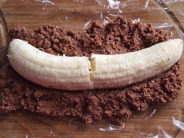 Творожно-шоколадный десерт с бананом.