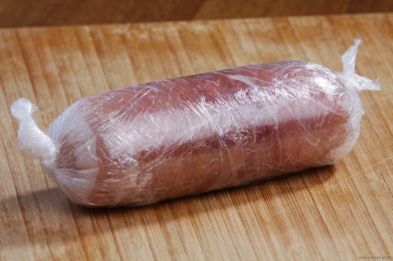 Куриные рулеты с вишней и сыром пармезан Куриные рулеты с вишней и сыром пармезан