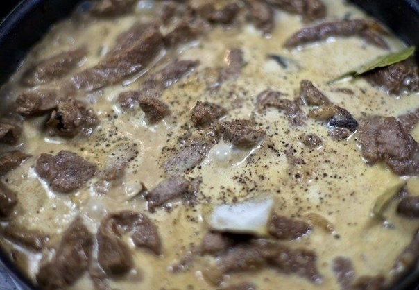 Бефстроганов с грибами и сливками. Бефстроганов с грибами и сливками.