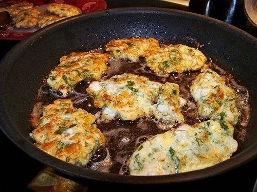 Куриные оладьи с сыром на кефире Куриные оладьи с сыром на кефире