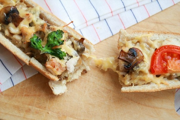 Багет, фаршированный курочкой и грибами Багет, фаршированный курочкой и грибами
