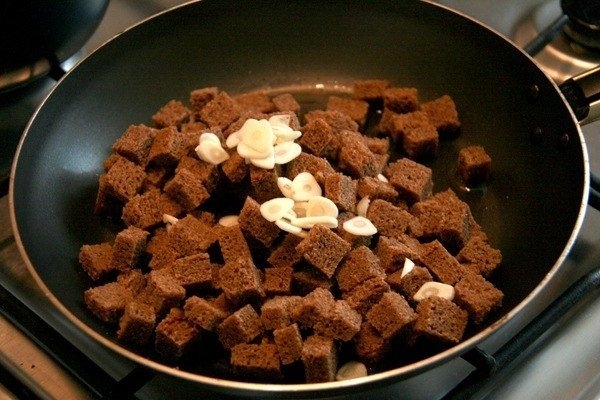 Пёстрый салат из перца, сыра и кукурузы Пёстрый салат из перца, сыра и кукурузы