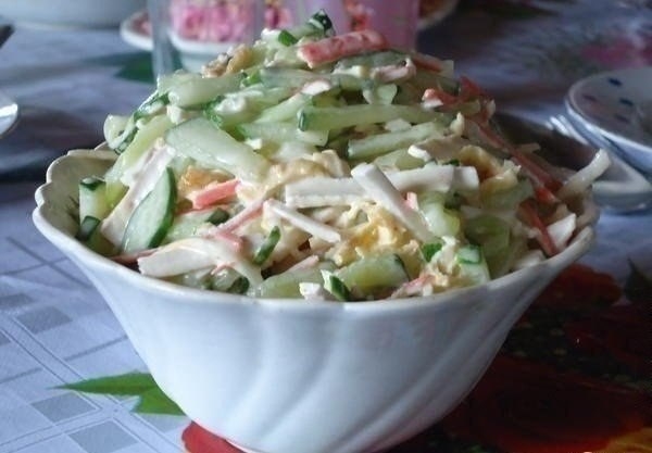 Салат с сыром сулугуни (косичкой)