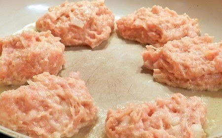 Суперпышные котлетки из куриного фарша с овсяными хлопьями Суперпышные котлетки из куриного фарша с овсяными хлопьями