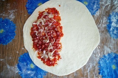 ПИЦЦА КАЛЬЦОНЕ С ДОМАШНЕЙ КОЛБАСКОЙ И СЫРОМ ПИЦЦА КАЛЬЦОНЕ С ДОМАШНЕЙ КОЛБАСКОЙ И СЫРОМ