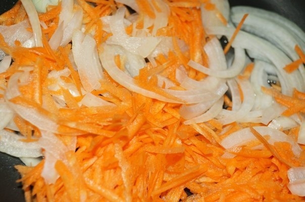 Рецепт скумбрии, тушеной с морковью и луком. Рецепт скумбрии, тушеной с морковью и луком.