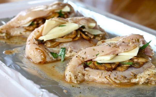 Курица, фаршированная грибами и сыром Курица, фаршированная грибами и сыром