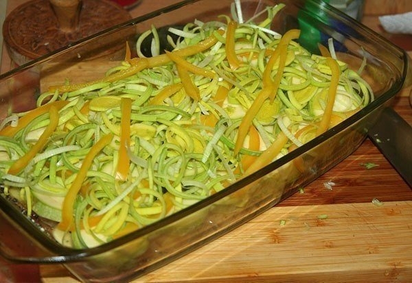 Запечённый молодой картофель с беконом и овощами Запечённый молодой картофель с беконом и овощами