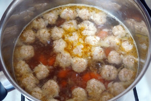 Прозрачный суп с куриными фрикадельками. Прозрачный суп с куриными фрикадельками.