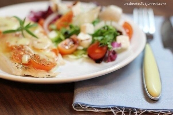 Курица под помидорами и сыром Курица под помидорами и сыром