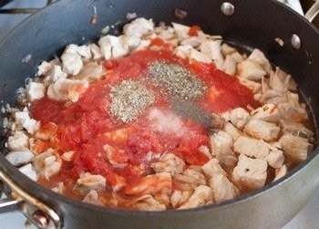 Томатный суп с курицей и зеленой фасолью Томатный суп с курицей и зеленой фасолью