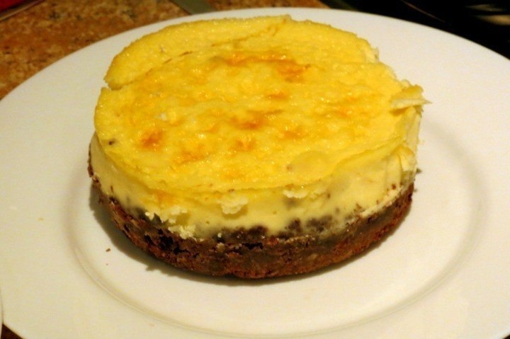 Мини-чизкейки с черничным соусом Мини-чизкейки с черничным соусом