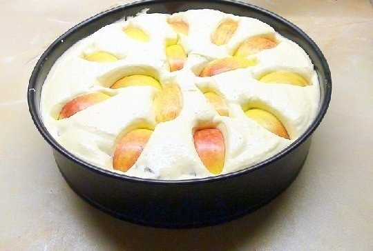 Воздушная творожная запеканка с черносливом и яблоками Воздушная творожная запеканка с черносливом и яблоками