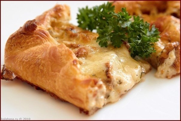 Пирог с грибами, сметаной и сыром Пирог с грибами, сметаной и сыром