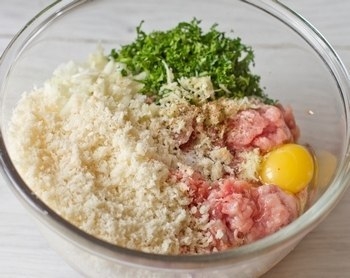 МЯСНОЙ РУЛЕТ С ВАРЕНЫМИ ЯЙЦАМИ МЯСНОЙ РУЛЕТ С ВАРЕНЫМИ ЯЙЦАМИ
