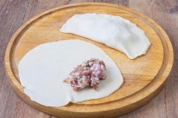 Чебуреки под градусом - отменные, хрустящие, нежные, сочные! Чебуреки под градусом - отменные, хрустящие, нежные, сочные!
