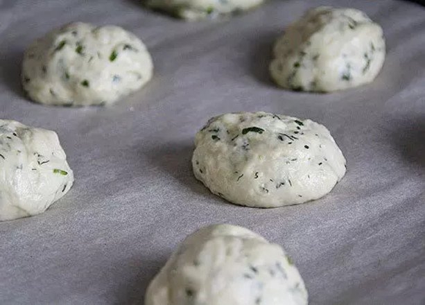 Сырные булочки для завтрака с пряной зеленью Сырные булочки для завтрака с пряной зеленью