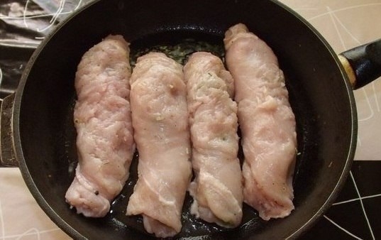 Куриные рулетики по-домашнему Куриные рулетики по-домашнему