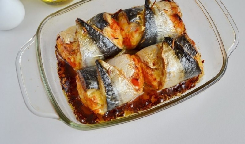 Рулетики из скумбрии с сыром и овощами Рулетики из скумбрии с сыром и овощами