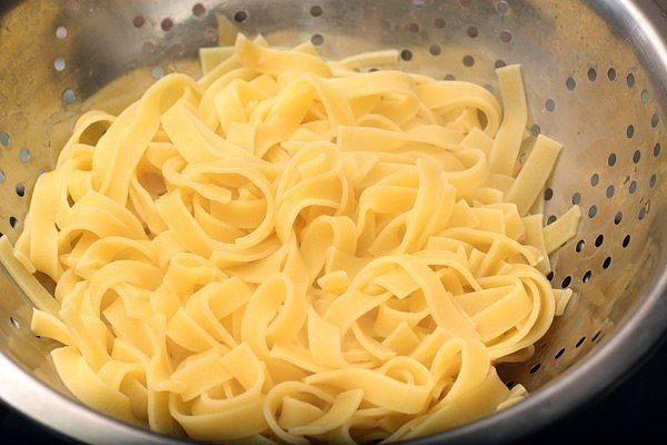Итальянский салат с сыром и пастой Итальянский салат с сыром и пастой
