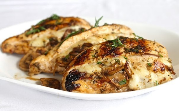 Курица, фаршированная грибами и сыром Курица, фаршированная грибами и сыром