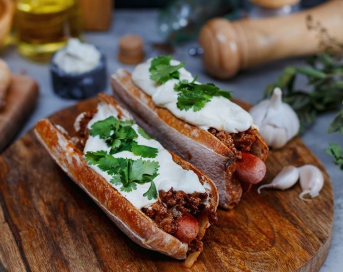 Хот-доги с сырным соусом Хот-доги с сырным соусом