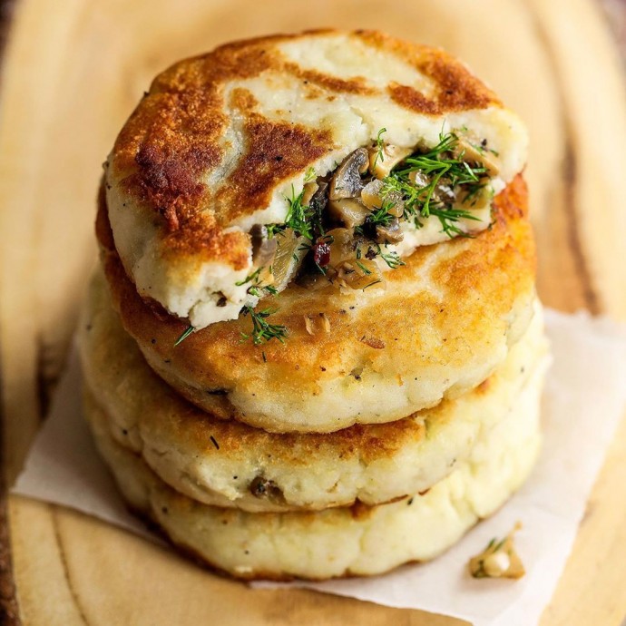 Картофельные зразы с грибами⠀ Картофельные зразы с грибами⠀