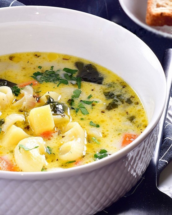 ​Сливочно-сырный суп со шпинатом и макаронами