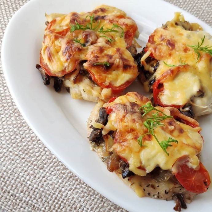 Куриное филе под грибной шубой Куриное филе под грибной шубой