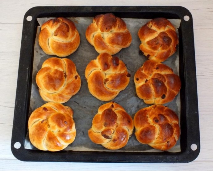 Булочки с изюмом Булочки с изюмом