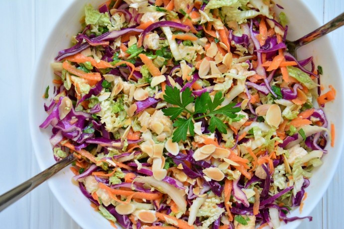 ​Куриный салат по-тайски с капустой и морковью