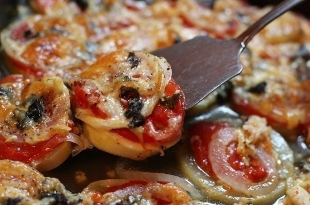 Кабачки запеченные с луком и помидорами Кабачки запеченные с луком и помидорами
