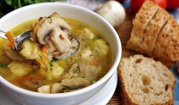 ​Гречневый суп с грибами и картофельными клёцками