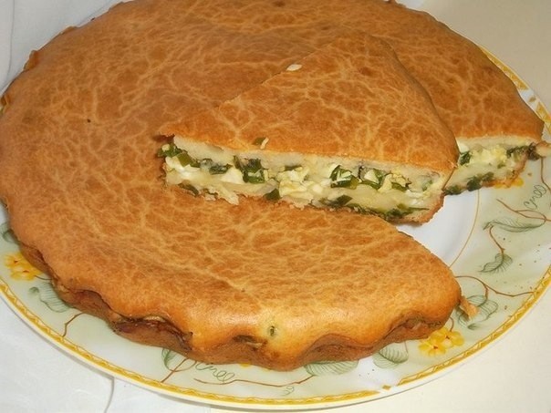 ​Заливной пирог с зелёным луком и яйцом