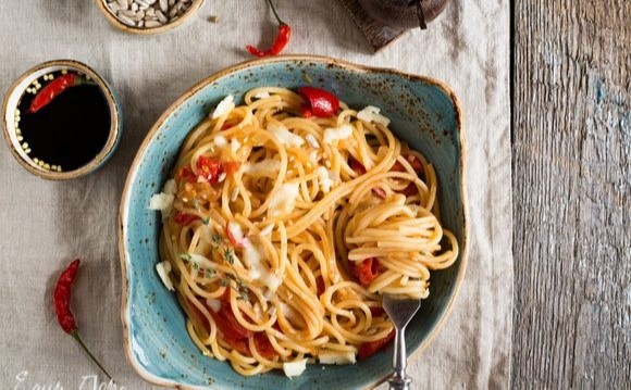 ​Спагетти с томатами и рикоттой