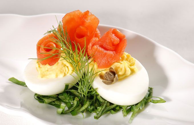 Яйца с лососем