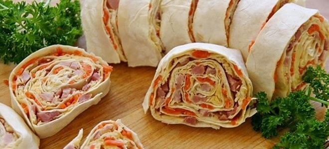 Рулет из лаваша с копченой курицей Рулет из лаваша с копченой курицей