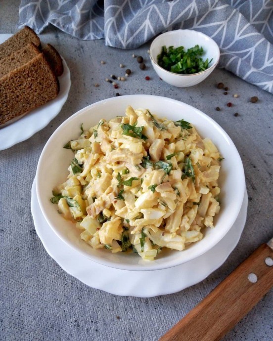 ​Салат с кальмарами и огурцами