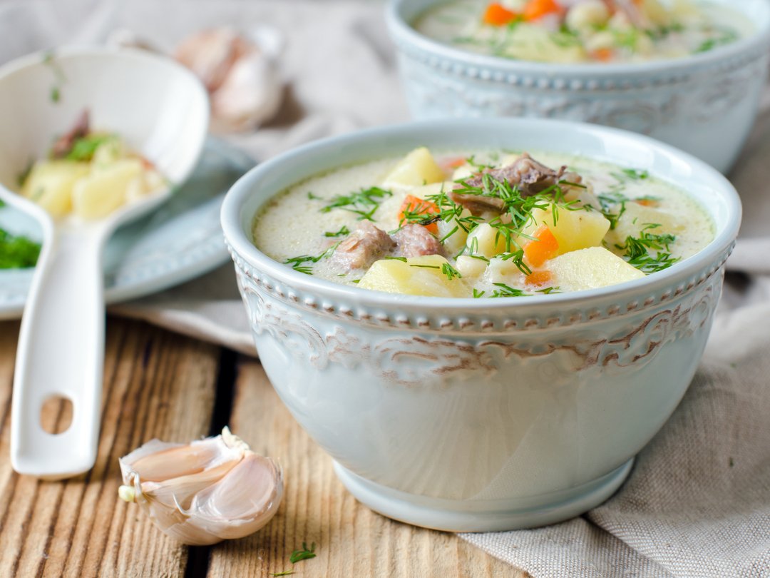 Пряный сырный суп с копченой курицей