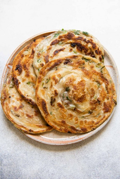 Луковые лепешки⠀ Луковые лепешки⠀