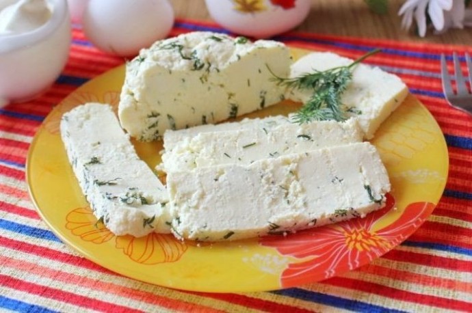 ​Домашний сыр с зеленью