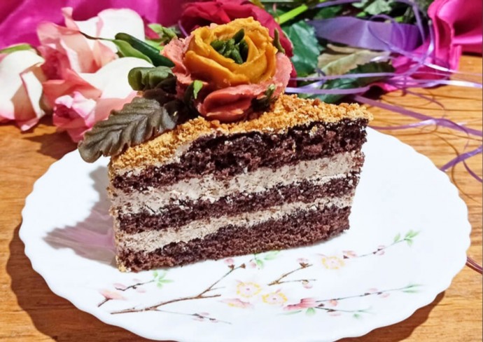 ​Бисквитный торт «Шоколад» с кремом из сгущёнки