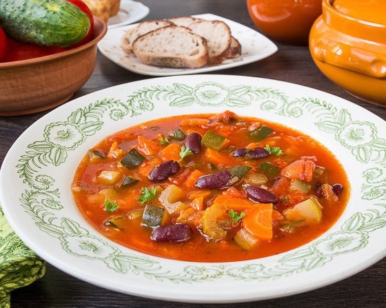 ​Овощной суп с красной фасолью