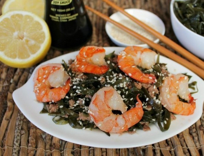 Салат с морской капустой и креветками Салат с морской капустой и креветками