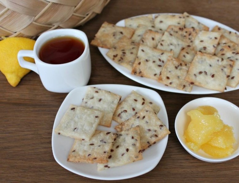 Постное галетное печенье с семенами льна