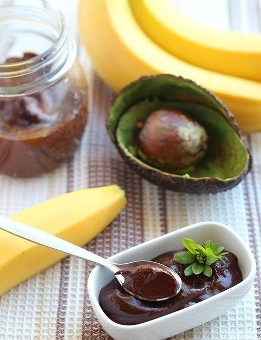 ​Шоколадный крем из банана и авокадо