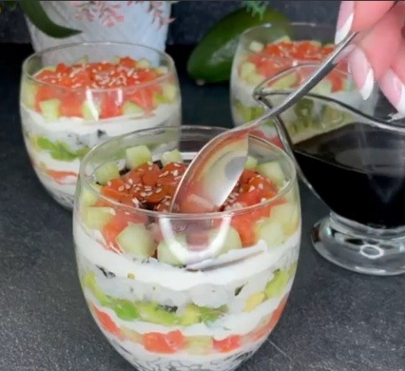 ​Слоеный суши-салат