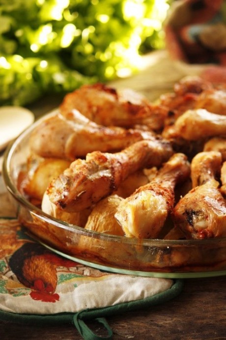 ​Картофель, запечённый с куриными голенями и розмарином