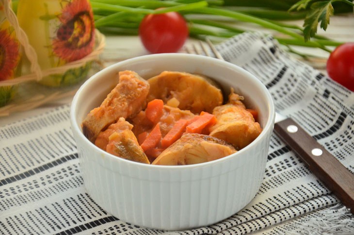 Хек с овощами в томате Хек с овощами в томате